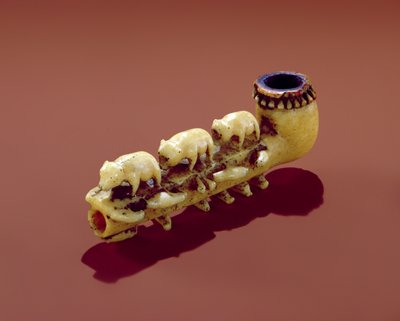 Korvack pipe with carved Polar Bears by Siberian School